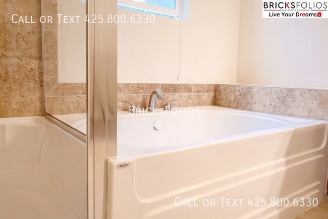 Building Photo - Welcoming Home in the Heart of Bothell's N...