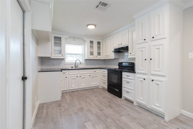 Building Photo - 9603 Seeker St