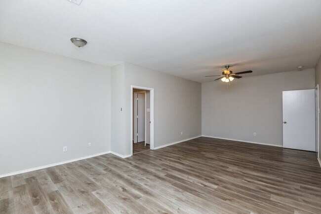 Building Photo - 1706 Country Crest Ln