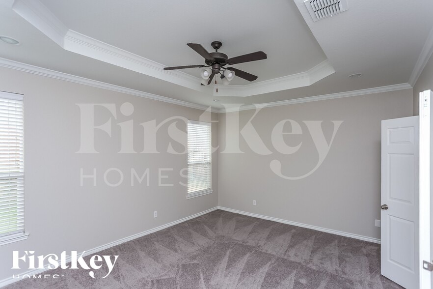 Building Photo - 905 Sheryn Dr