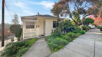 Building Photo - Spacious, Bright & Private Home with Huge Backyard on one of the quietest streets of Redwood Heights