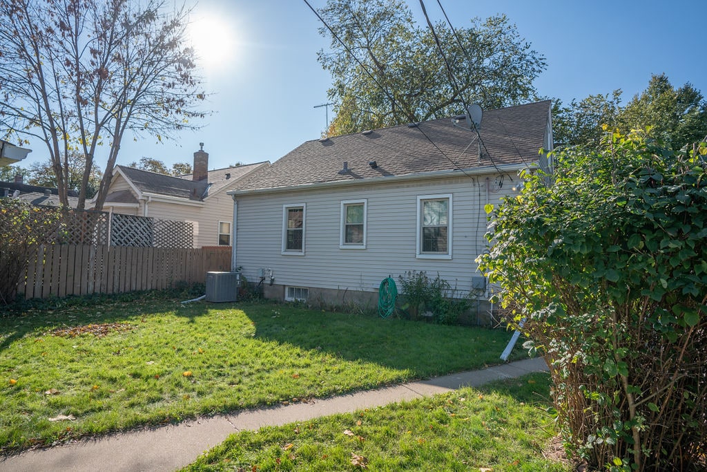Building Photo - 3748 Perry Ave N