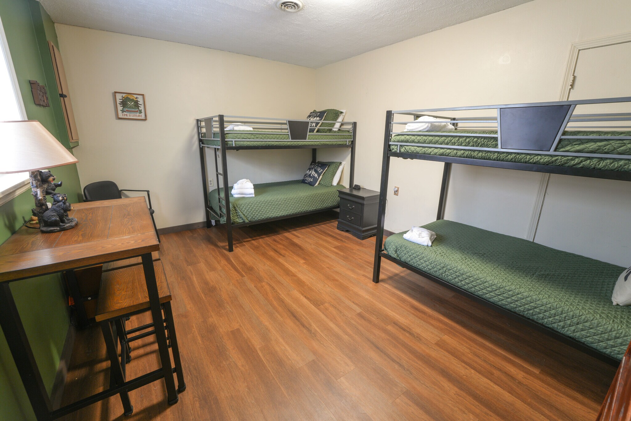 Building Photo - 425 Hemlock Ln