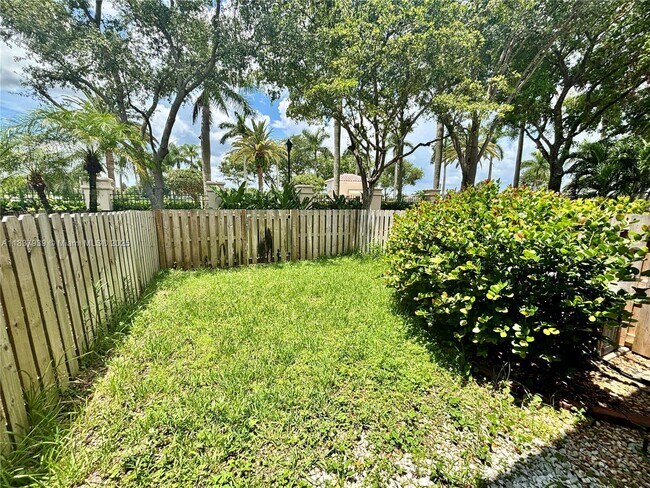 Building Photo - 8143 Bellagio Ln