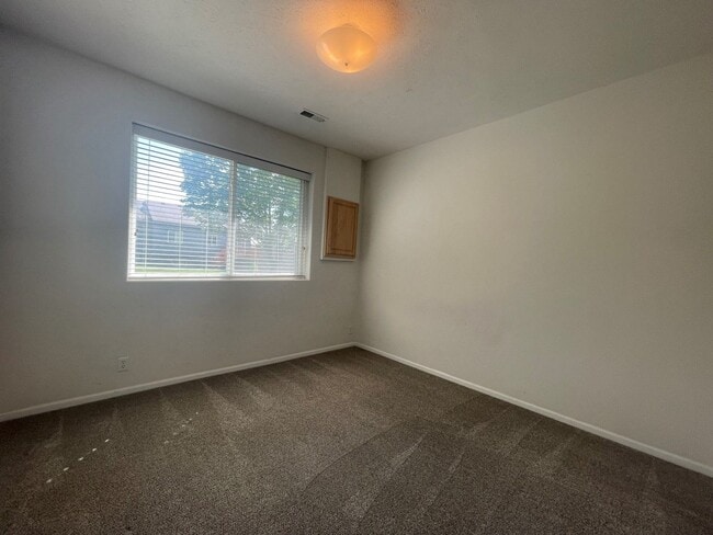 Building Photo - Townhome for Rent in Papillion