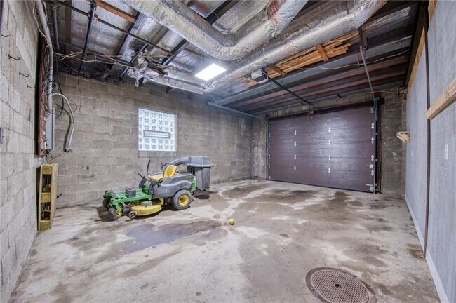 Building Photo - 4465 Mt Troy Rd Ext