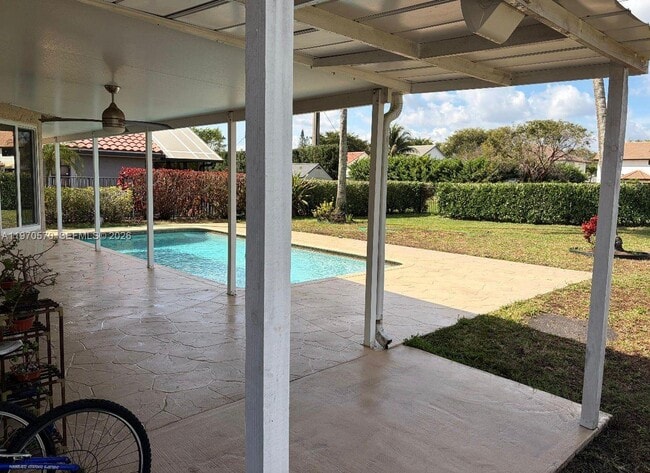 Building Photo - 801 Amherst Ave