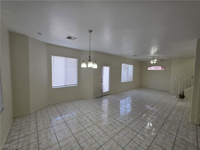 Building Photo - 731 Emerald Idol Pl
