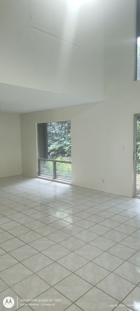 Building Photo - Beautiful 4 bed/ 2 bath/ 2 parking In Kaneohe