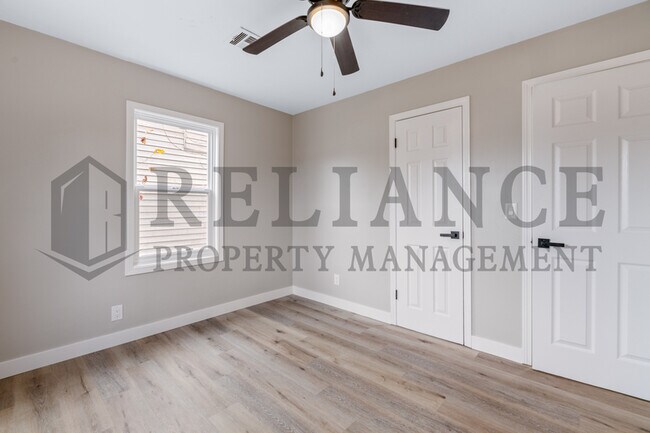 Building Photo - 1631 S Fern St