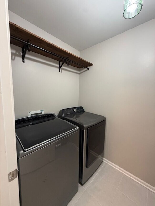 Building Photo - Beautiful 4BR Home in Shadow Moss – Available Now!