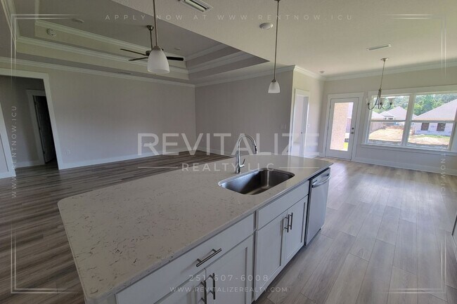 Building Photo - Modern 4BR/3BA Home Near Gulf Shores