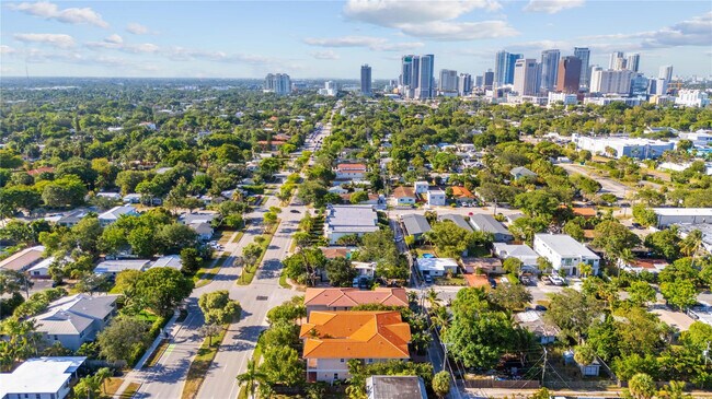 Building Photo - 1428 SW 4th Ave