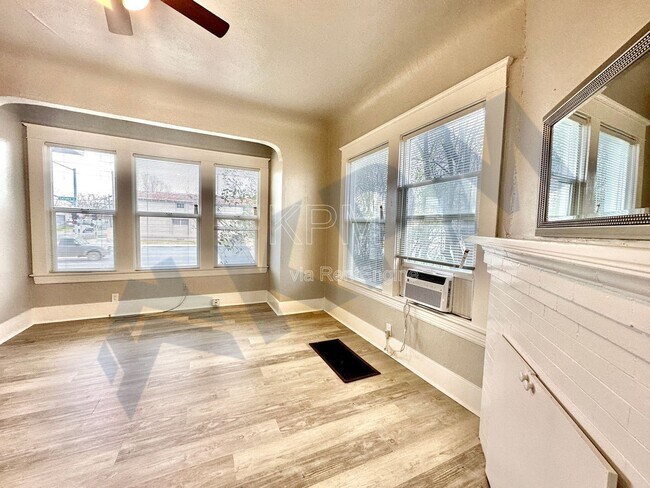 Building Photo - 121 E Lockeford St