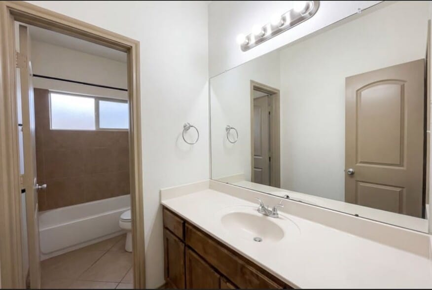 Building Photo - 1000 Estival Dr