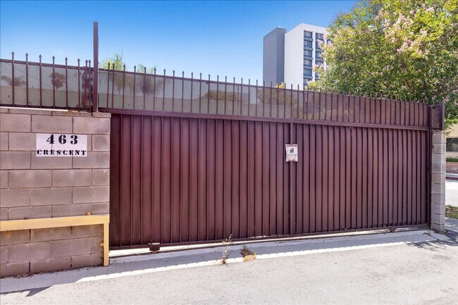 Building Photo - Corner lot home on a classic tree lined Beverly Hills street