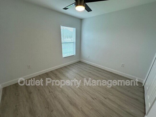 Building Photo - 790 W Gaucho Cir