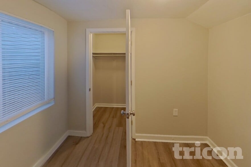 Building Photo - 4470 Hollyridge Dr