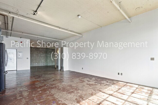 Building Photo - Large Loft with Modern Finishes at Historic Toy Factory Lofts!
