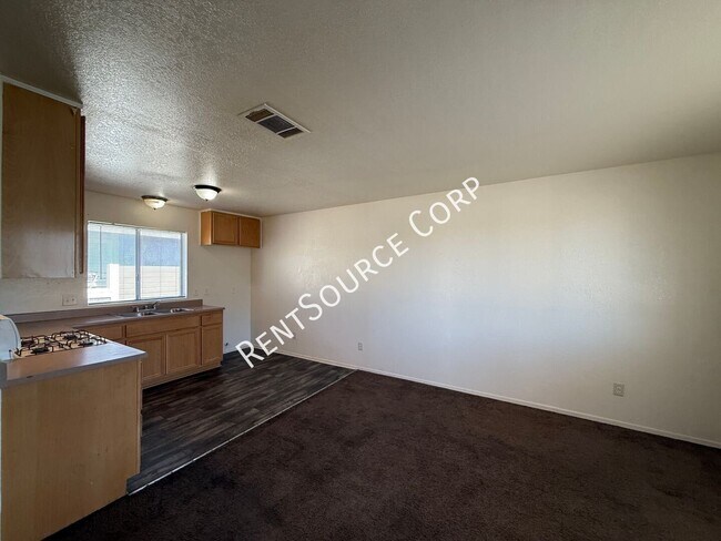 Building Photo - 15582 L St