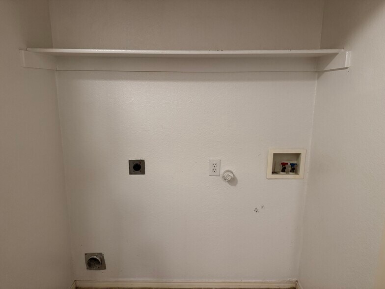 Washer/Dryer Room - 1814 McNeely St