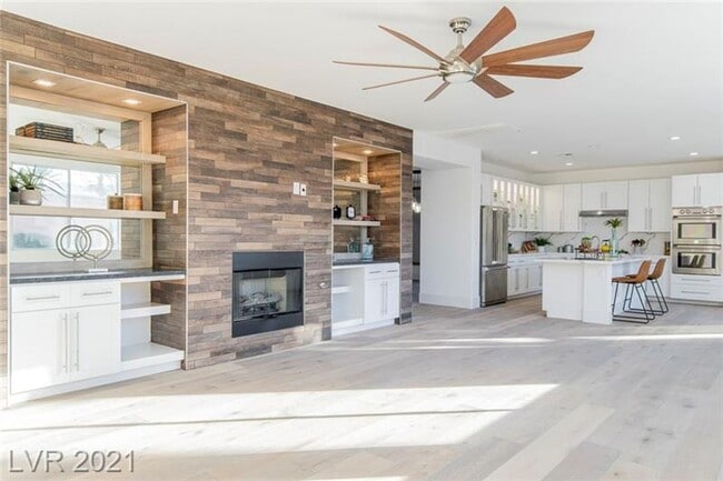 Building Photo - Stunning Summerlin 5 bedroom with a pool!