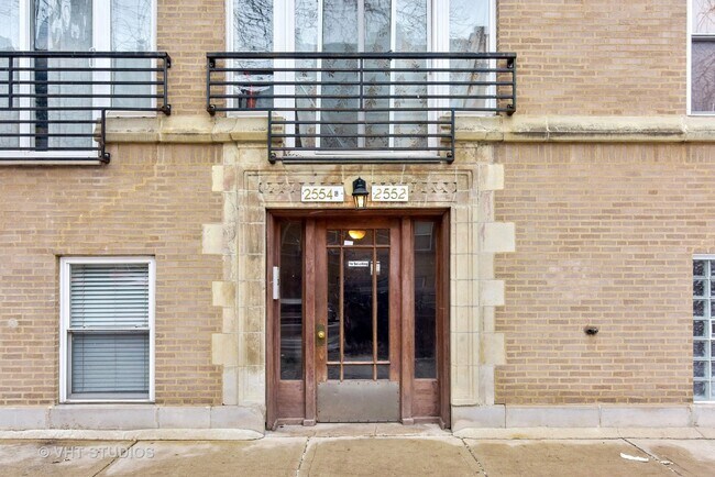 Building Photo - 2552 W Rosemont Ave