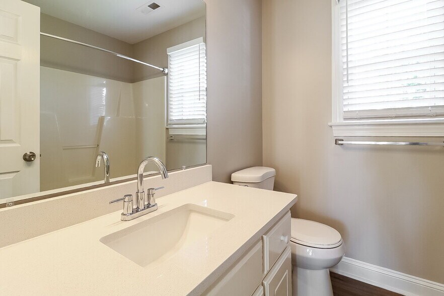 Building Photo - 14 Olde Charles Towne Ct