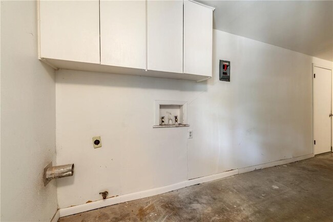 Building Photo - 2100 Rabb Rd
