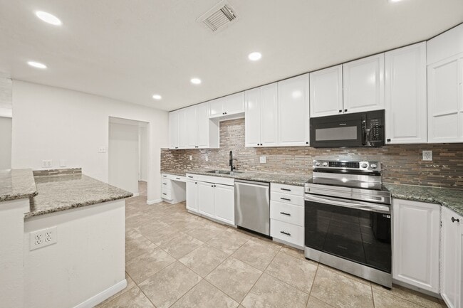 Building Photo - 6711 Pickett Dr