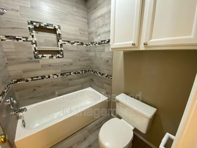 Building Photo - 3200 W Britton Rd