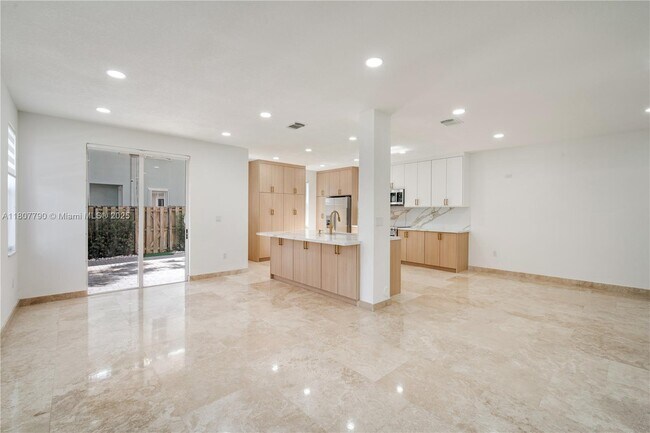 Building Photo - 7500 NW 107th Pl