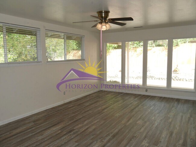 Building Photo - Remodeled 4 Bed 2 Bath 1,483 sqft in Fair Oaks