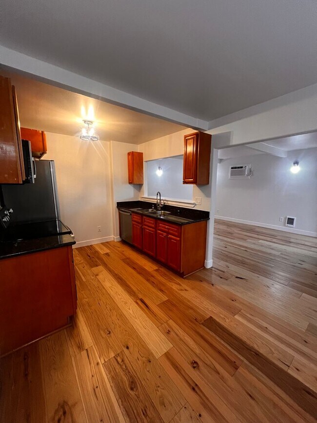 Building Photo - 2 bedroom 2 bath in Concord