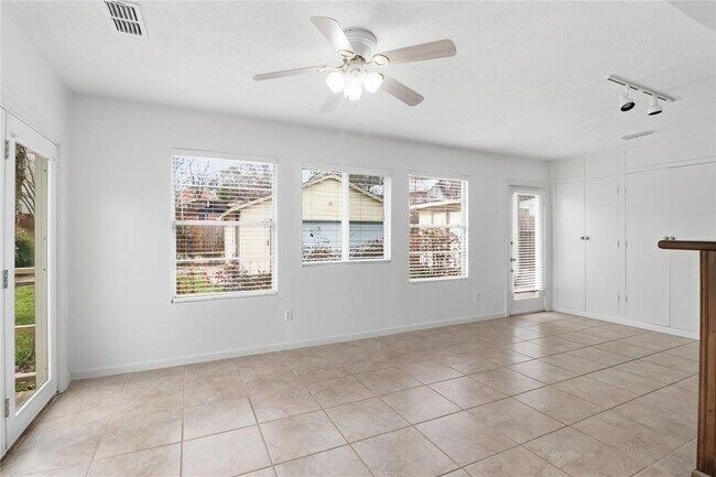 Building Photo - 2007 Montclaire St