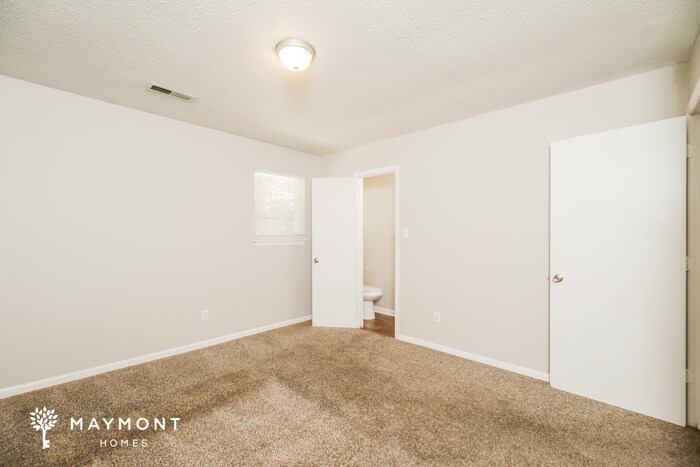 Building Photo - 301 Bluebell Ave