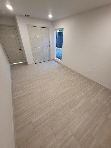 Building Photo - 2417 Castroville Rd