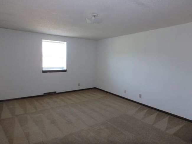 Building Photo - Nice 3 Bed 1.5 Bath Duplex SW Columbia!