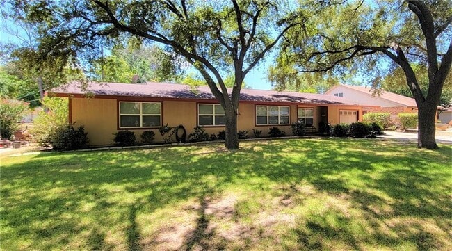 Building Photo - 403 San Jacinto Dr