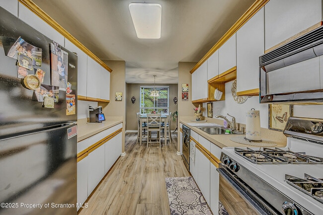 Building Photo - 1504 Summit Pointe