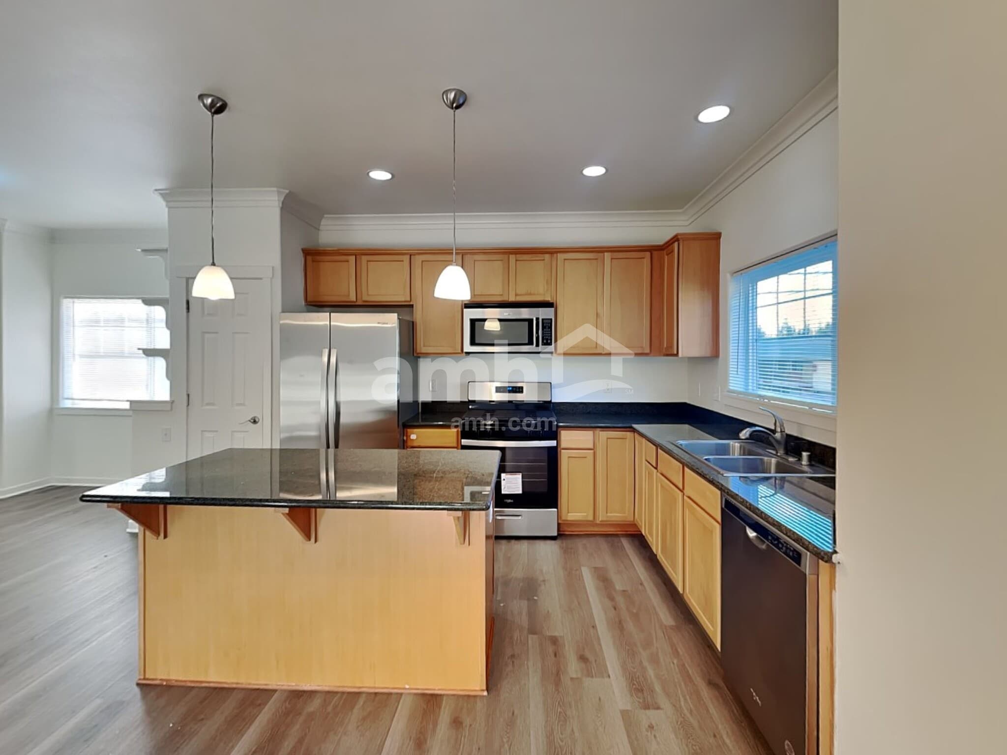 Building Photo - 7329 Rainier Dr