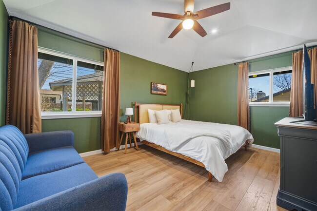 Building Photo - 4807 Carsonhill Dr
