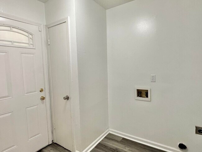 Building Photo - 4209 Camelot Ave