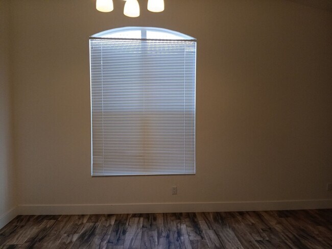 Building Photo - 3 Bedroom, 3 Bathroom Home! Schedule a Showing Today!