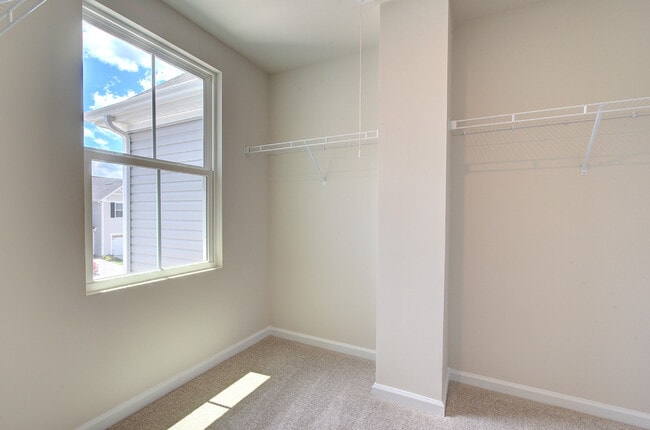 Building Photo - 411 Mancini Dr