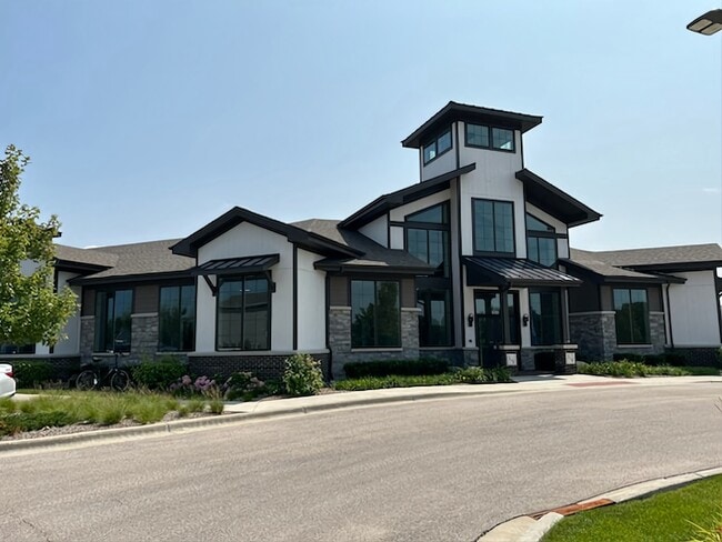 Building Photo - 325 Sussex Ln