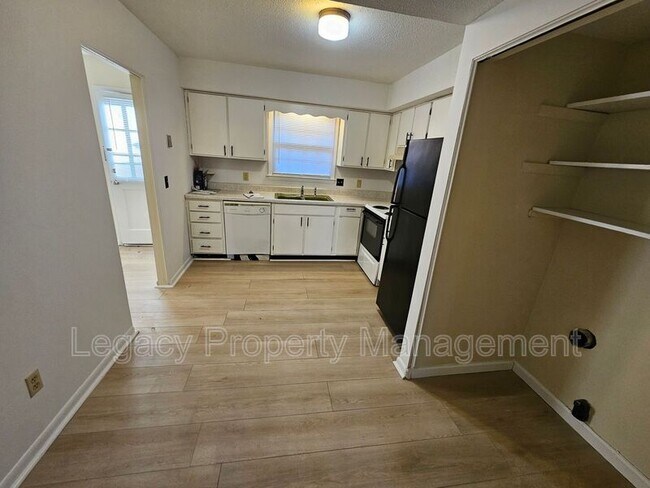 Building Photo - 514 Peele St