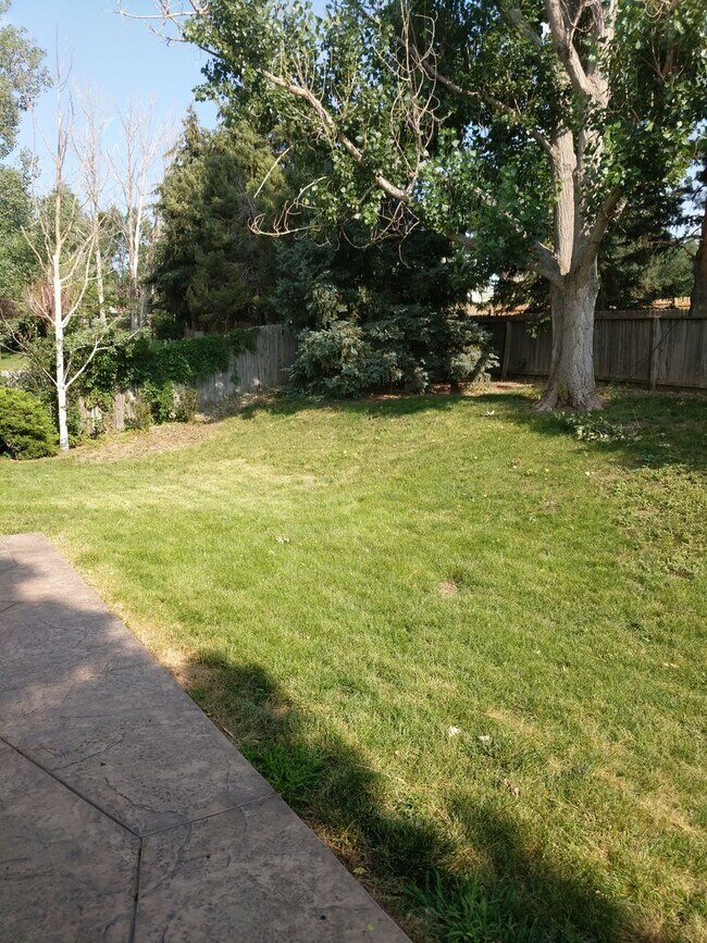 Building Photo - 5511 Old Farm Cir E