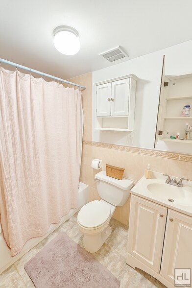 Building Photo - Beautiful 1-Bedroom Apartment with Private...