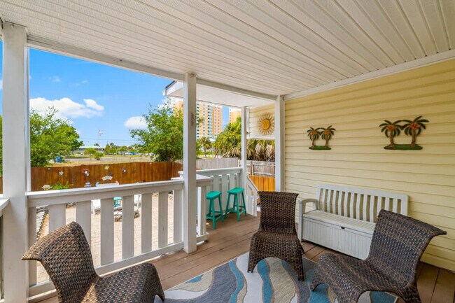 Building Photo - 7405A Beach Dr